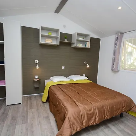 Mobil-home Pmr Avec Terrasse A - Api-1-52-1030 * Hyères