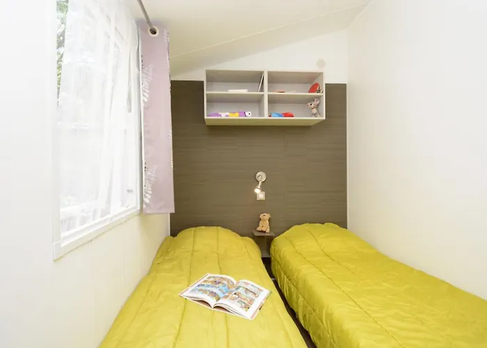 Campingplatz Mobil-home Pmr Avec Terrasse A - Api-1-52-1030